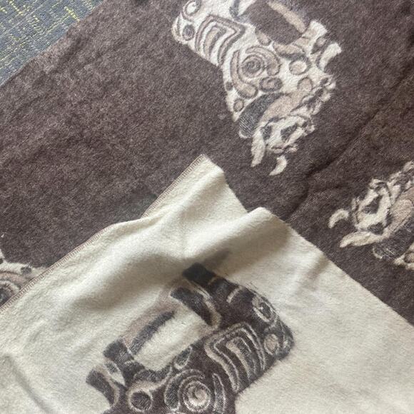 Beautiful wool blanket - Picture 1 of 3